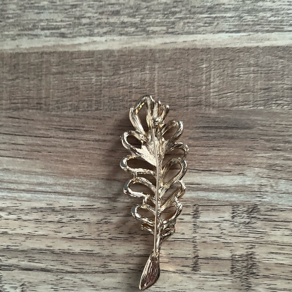 NIB Anne Klein Leaf Rhinestone Pin - Picture 2 of 4